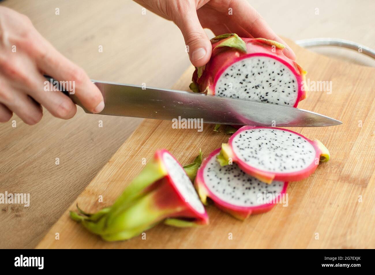 How to cut a dragon fruit camlasopa