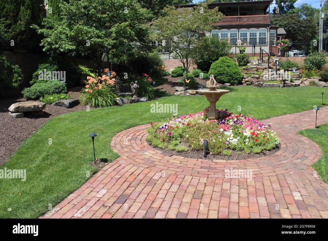 Brick garden path hi-res stock photography and images - Alamy