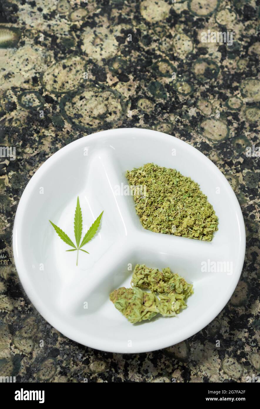 https://c8.alamy.com/comp/2G7FA2F/top-view-of-tray-with-crushed-cannabis-marijuana-buds-and-leaf-on-a-marble-table-copy-space-top-2G7FA2F.jpg