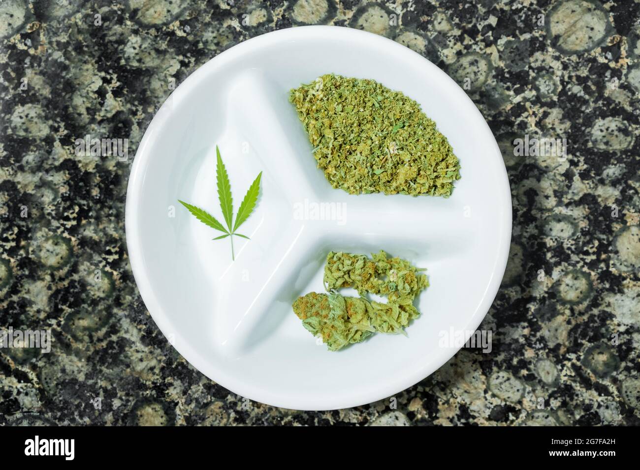 https://c8.alamy.com/comp/2G7FA2H/top-view-of-tray-with-crushed-cannabis-marijuana-buds-and-leaf-on-a-marble-table-2G7FA2H.jpg