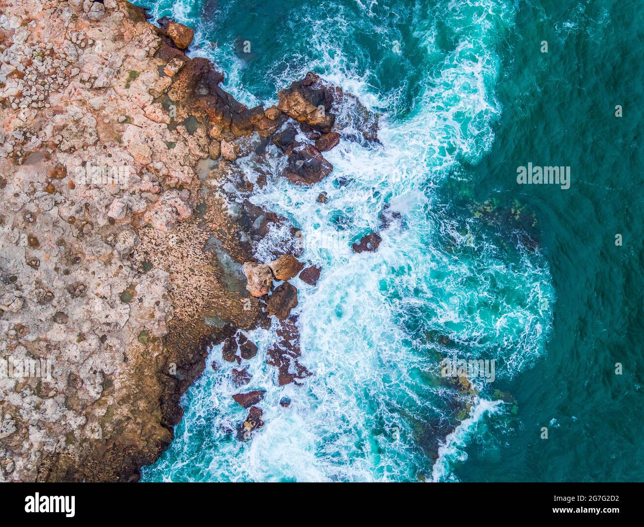 Waves crashing beach panoramic hi-res stock photography and images - Alamy