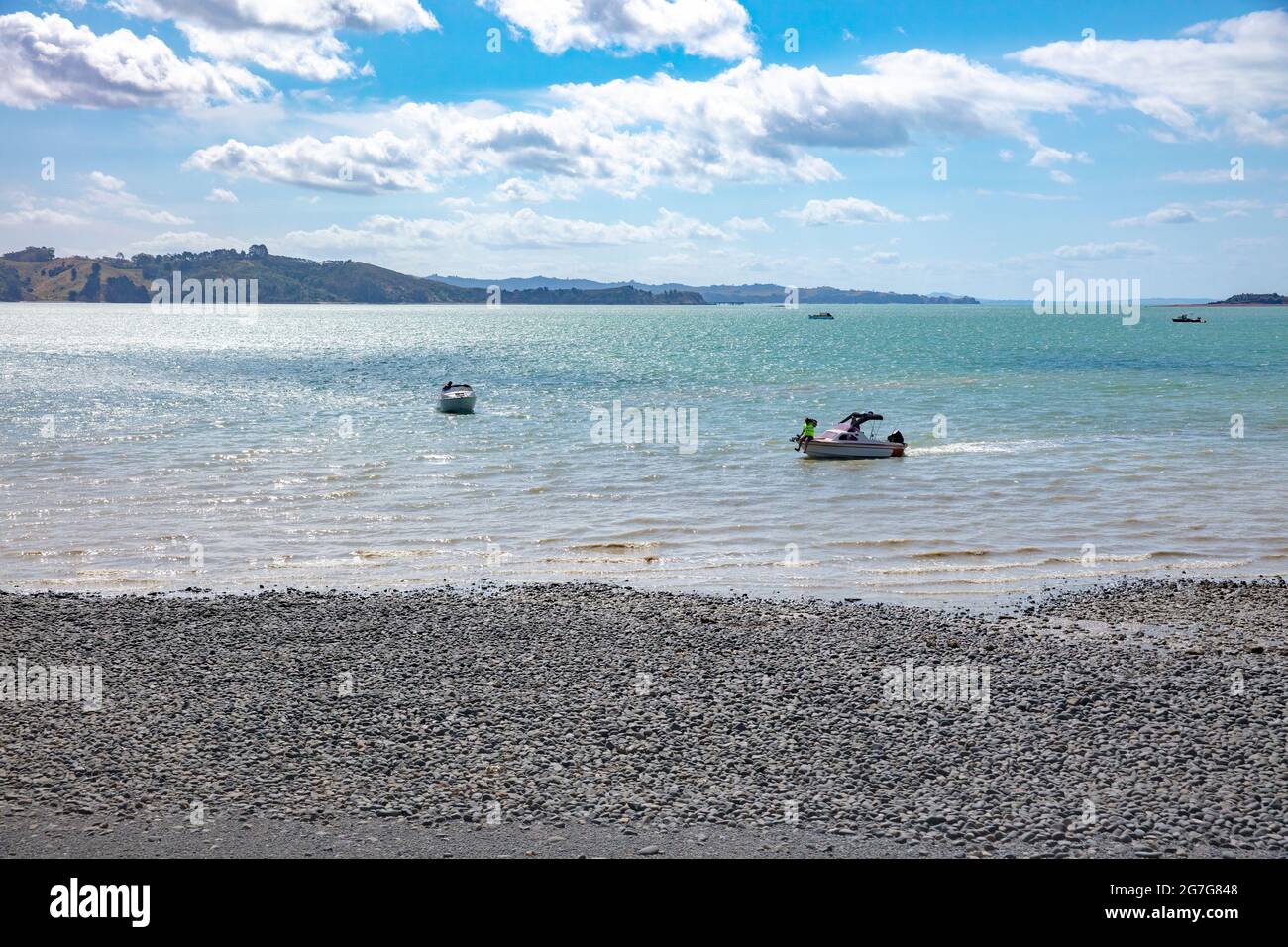 Boats at low tide of Kawakawa Bay Beach, New Zealand in summer. Stock Photo