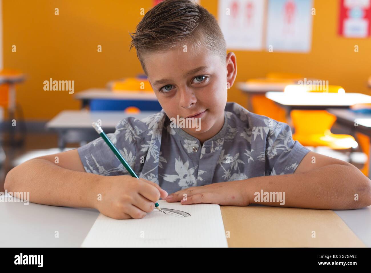 Student drawing classroom hi-res stock photography and images - Alamy