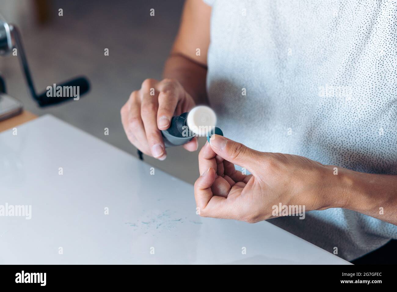Using tools hi-res stock photography and images - Alamy