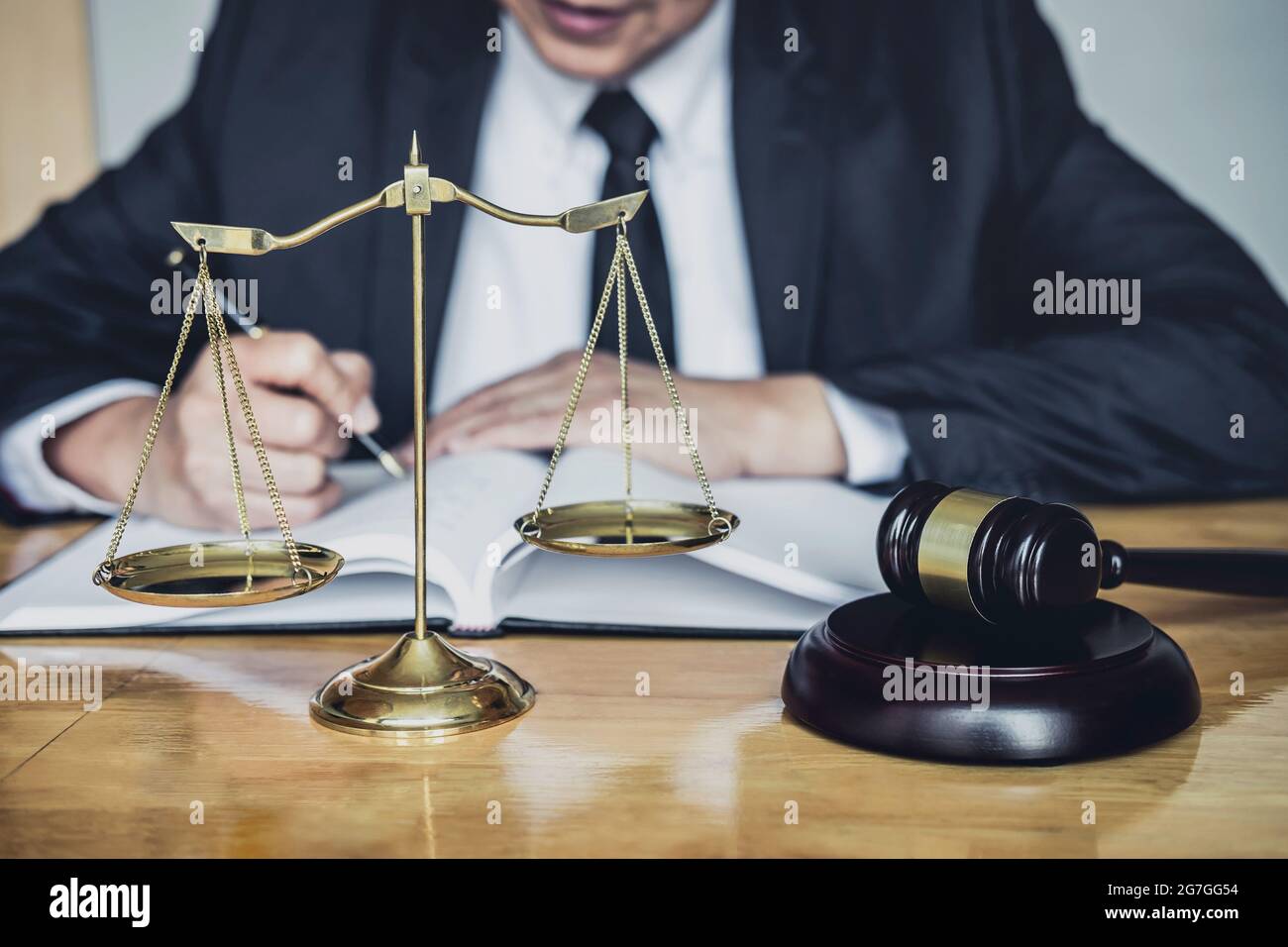 Contract of inheritance hi-res stock photography and images - Alamy