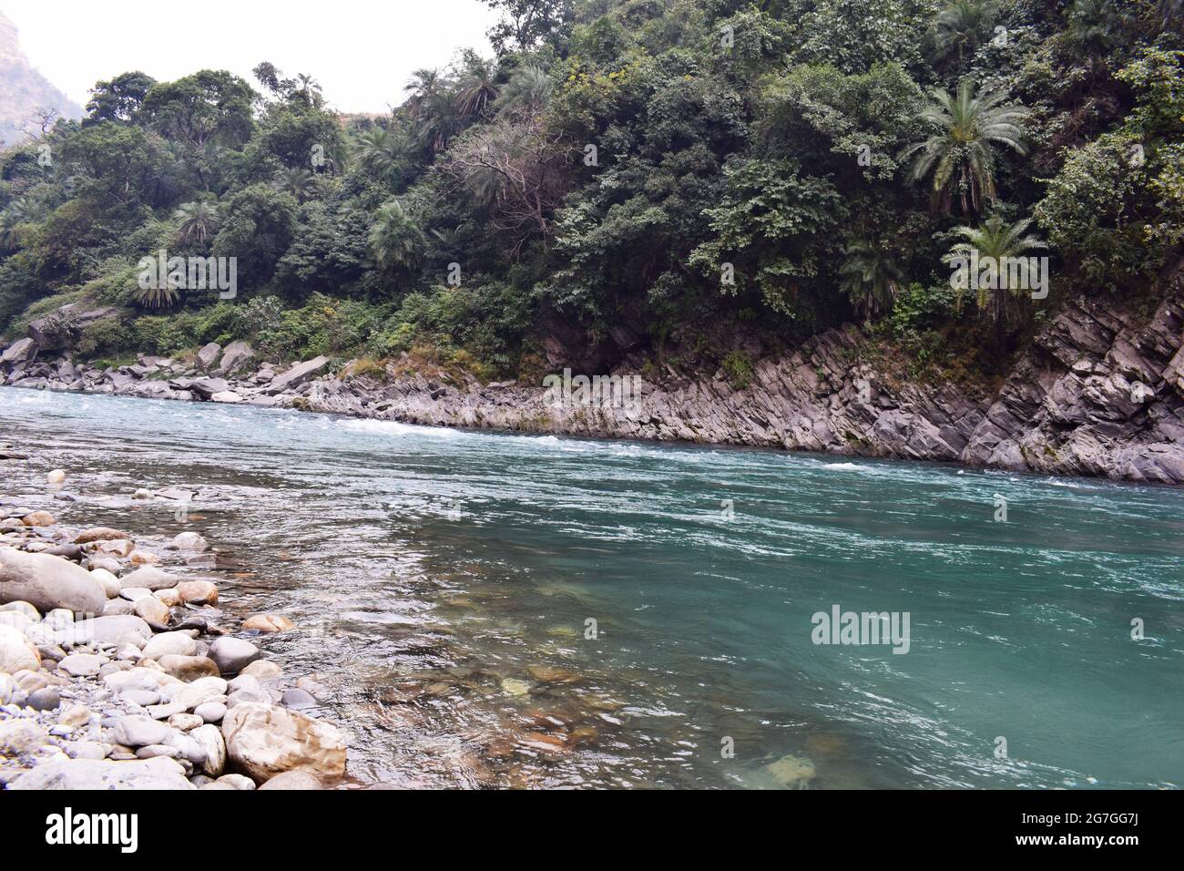 Beas river with textured rocks in Pandoh, Himachal Pradesh, India Stock Photo