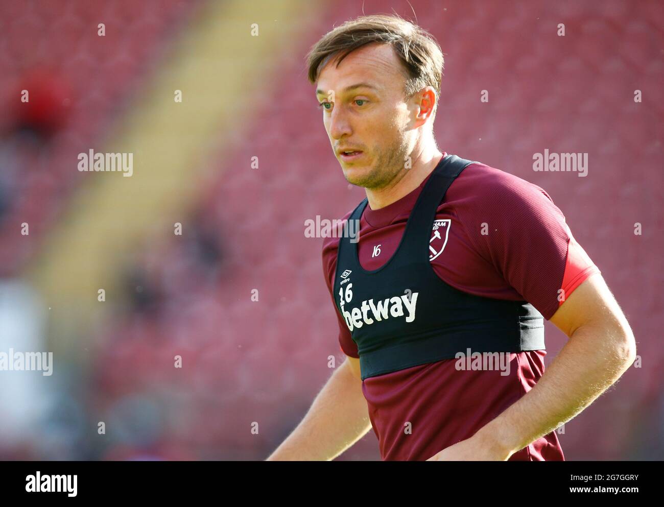 Mark Noble #16 of West Ham United warming up before the game Stock Photo -  Alamy