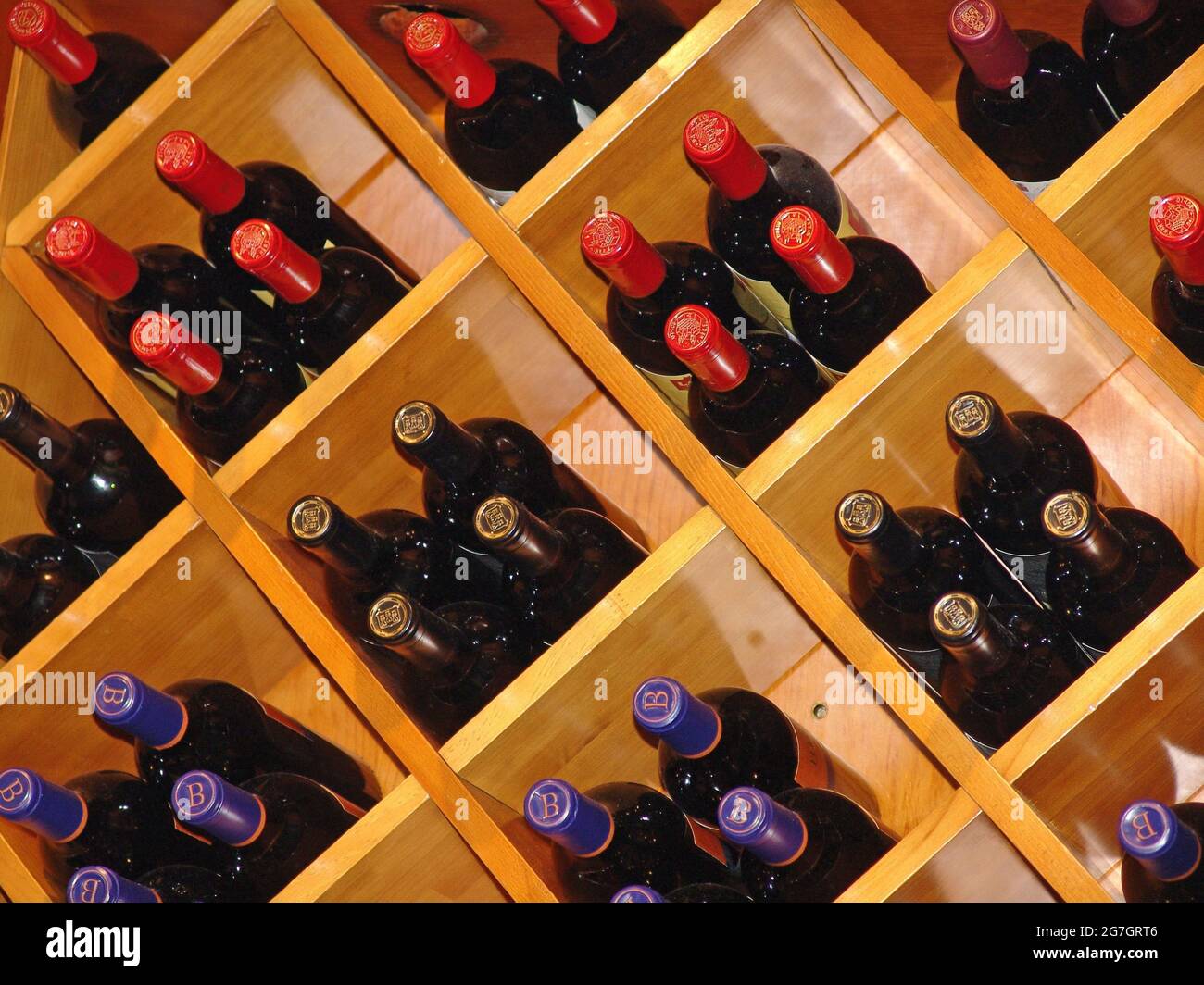 Wine rack hi-res stock photography and images - Alamy