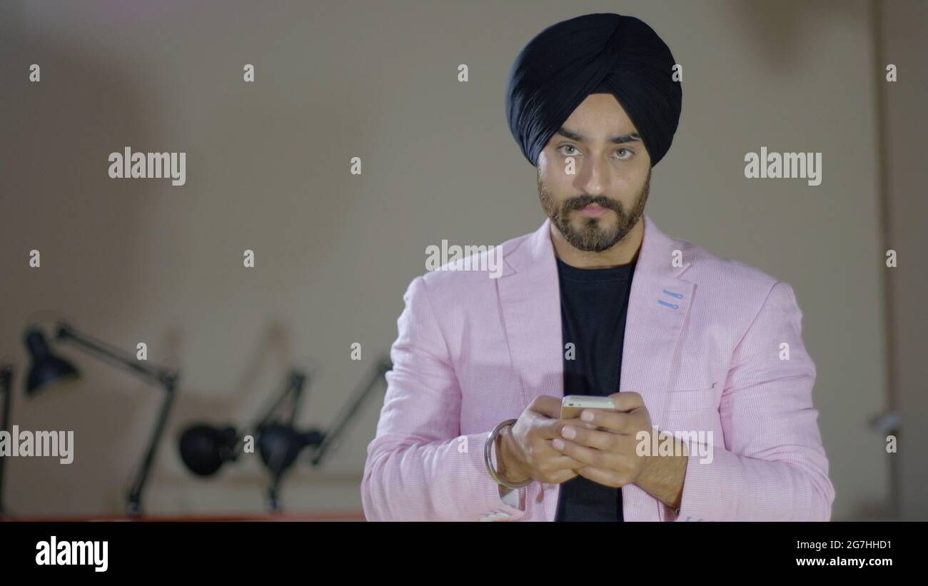 Black turban hi-res stock photography and images - Alamy