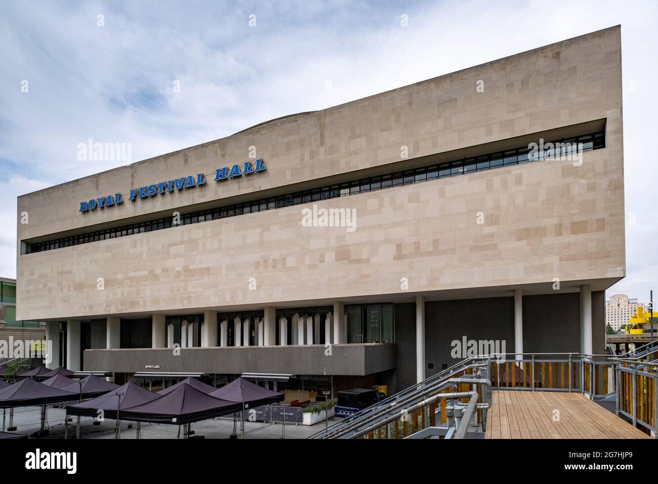 Royal Festival Hall is a 2,700-seat concert, dance and talks venue within Southbank Centre in London, situated on the South Bank of the River Thames Stock Photo