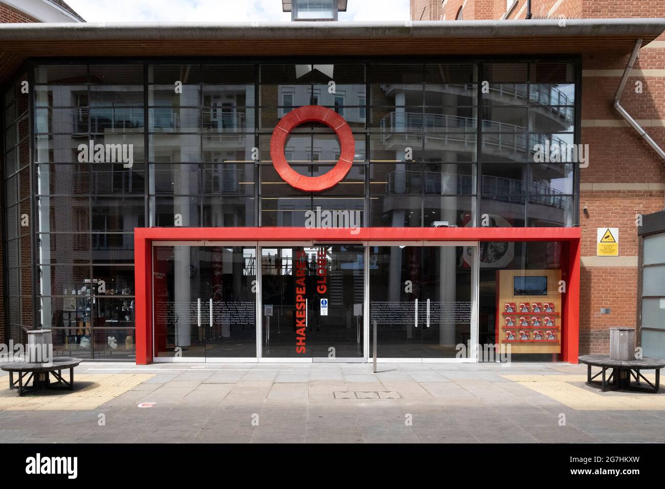 Entrance to the Globe Theatre on Bankside, Southwark, London Stock Photo