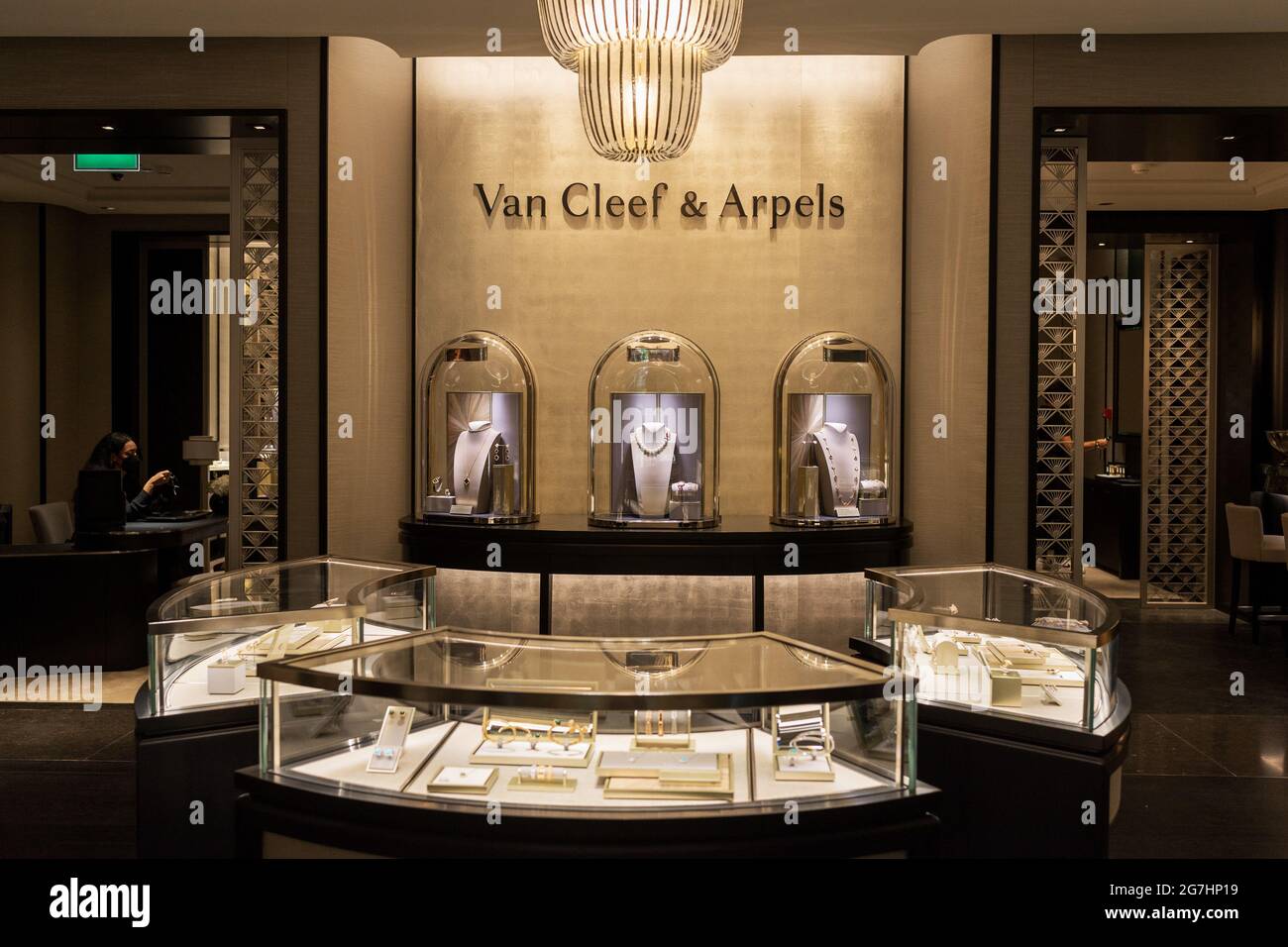 Lisbon, 07/14/2021 - Inauguration of the Van Cleef & Arpels jewelry store  at Avenida da Liberdade, 204. Details inside the store. (André LuÃs Alves /  Global Images/Sipa USA Stock Photo - Alamy