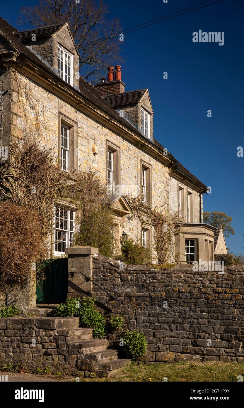 UK, England, Derbyshire, Tissington, The Avenue, steps up to gate of large estate house Stock Photo