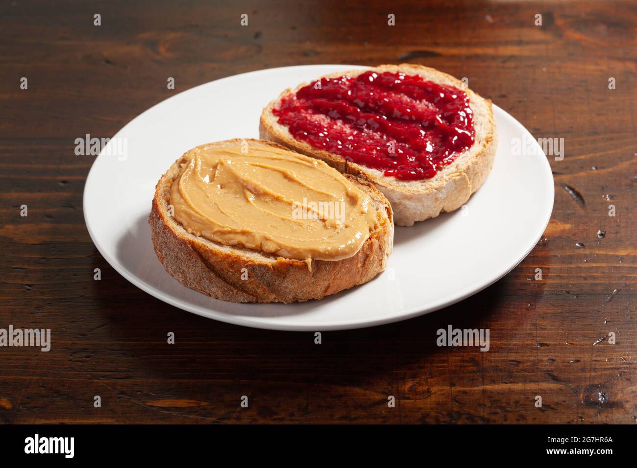 smooth peanut butter on a knife Stock Photo - Alamy