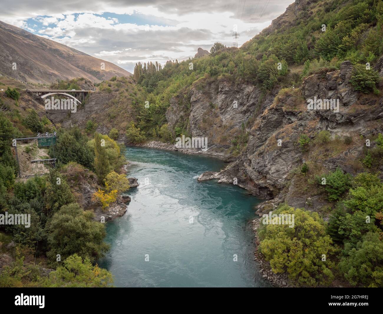view-of-thekawarau-river-flowing-through-the-kawarau-gorge-new-zealand