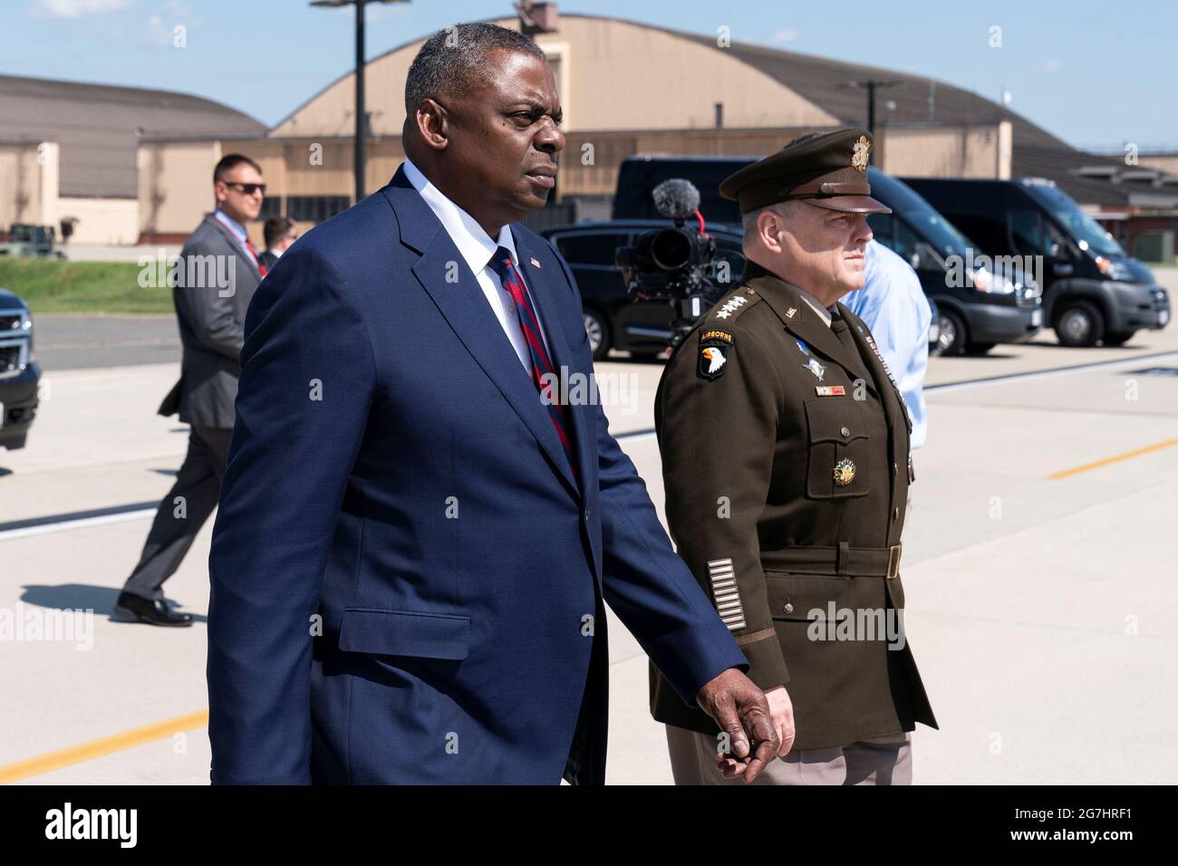 U S Secretary Of Defense Lloyd Austin And Joint Chiefs Of Staff Chairman General Mark Milley Walk To Greet U S Army General Austin Scott Miller The Former Top U S Commander In Afghanistan Upon U S Secretary Of Defense Lloyd Austin And Joint Chiefs Of Staff Chairman General Mark Milley Walk To Greet U S Army General Austin Scott Miller The Former Top U S Commander In Afghanistan Upon