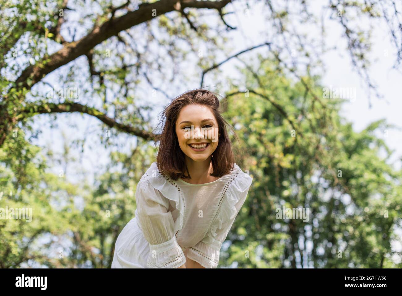 Pretty woman in white dress hi-res stock photography and images - Alamy