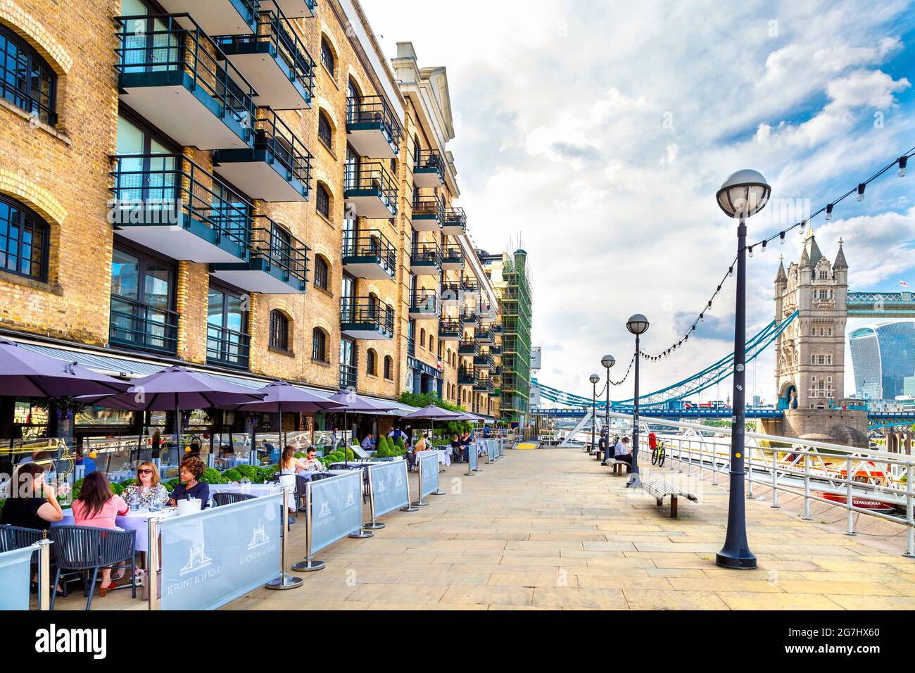 Riverside promenade thames hi-res stock photography and images - Alamy
