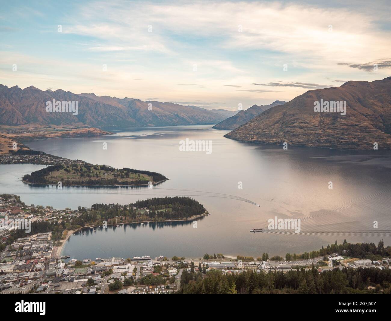 Scenic view of Lake Wakatipu from Skyline Queenstown lookout, New Zealand Stock Photo