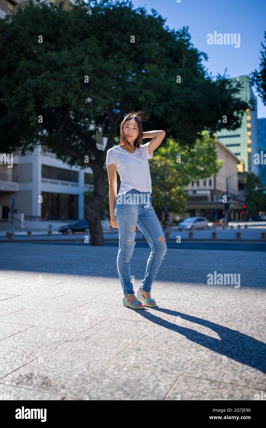 Tall slim young chinese woman hi-res stock photography and images - Alamy