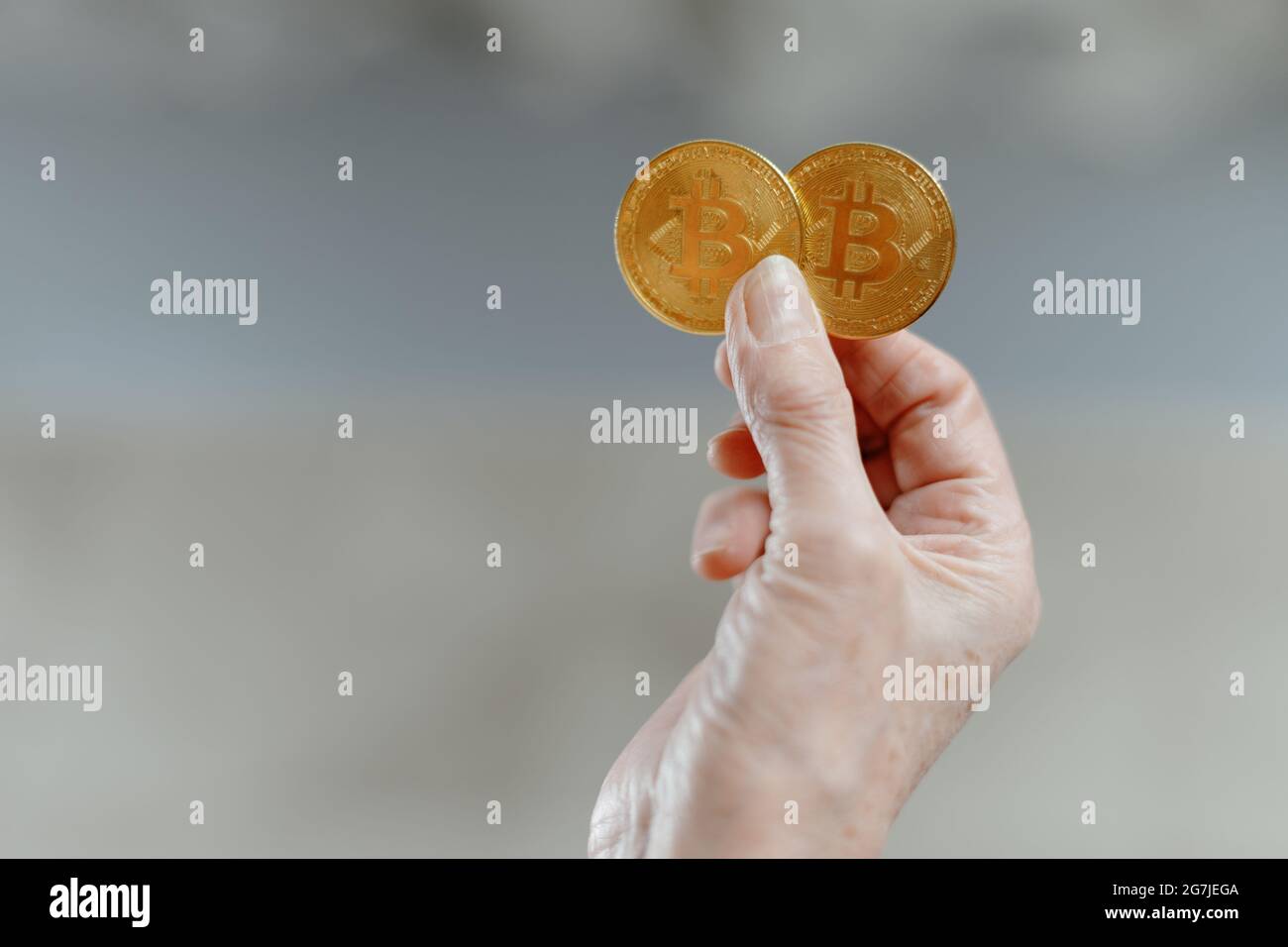 Woman bit coin idea hi-res stock photography and images - Alamy