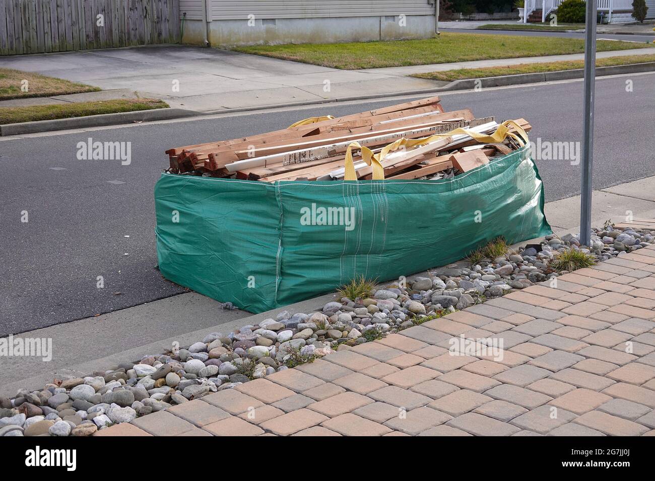 Overflow Dumpster High Resolution Stock Photography and Images Alamy
