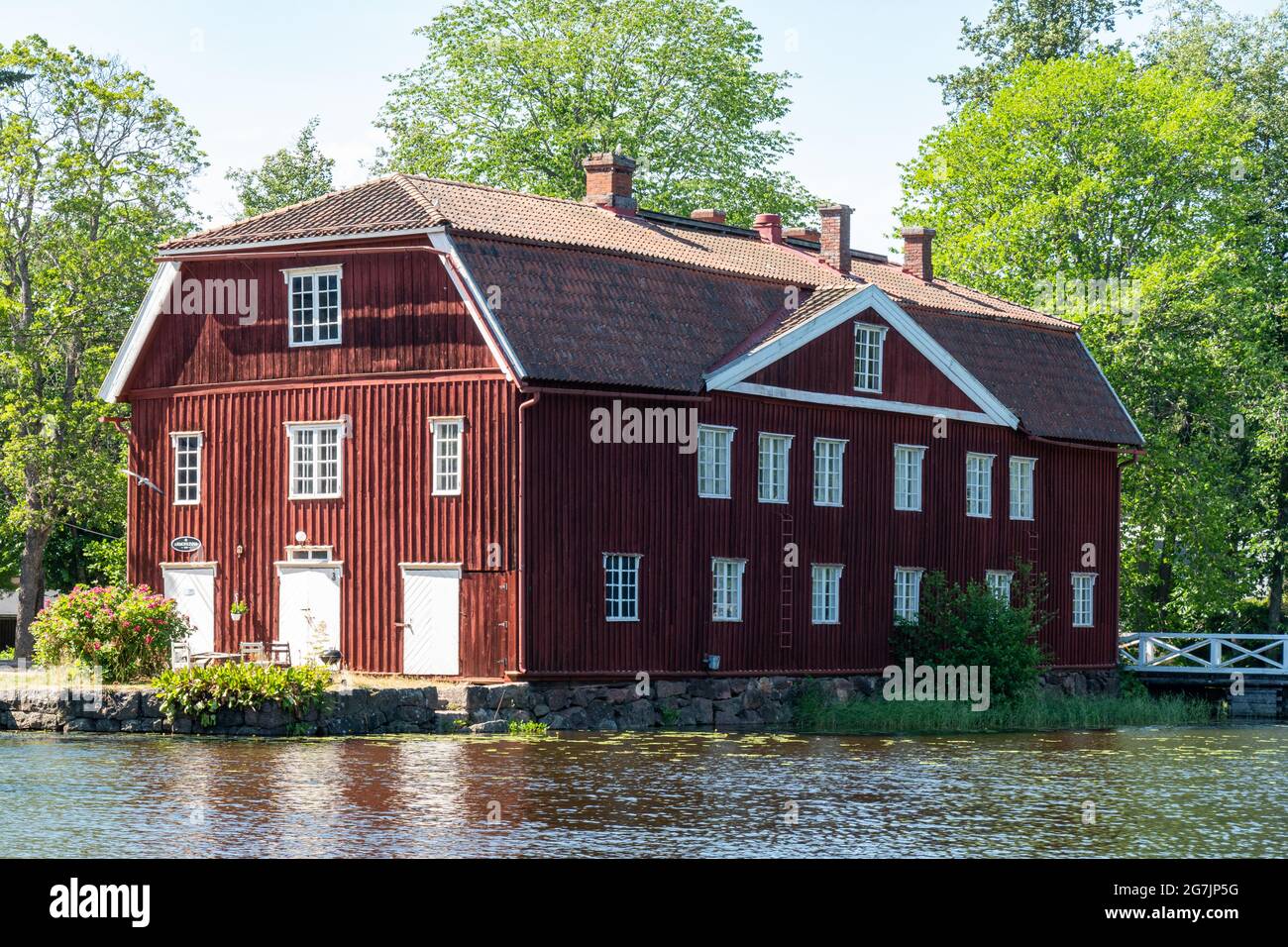 Old wooden residential building by pond in Ruotsinpyhtää or Strömfors village of Loviisa, Finland Stock Photo