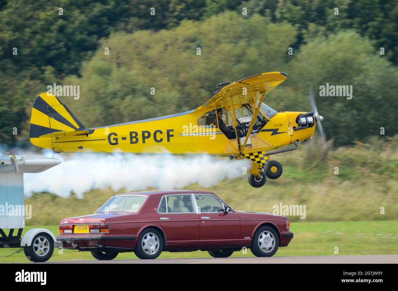 Flying car stunt hi-res stock photography and images - Alamy