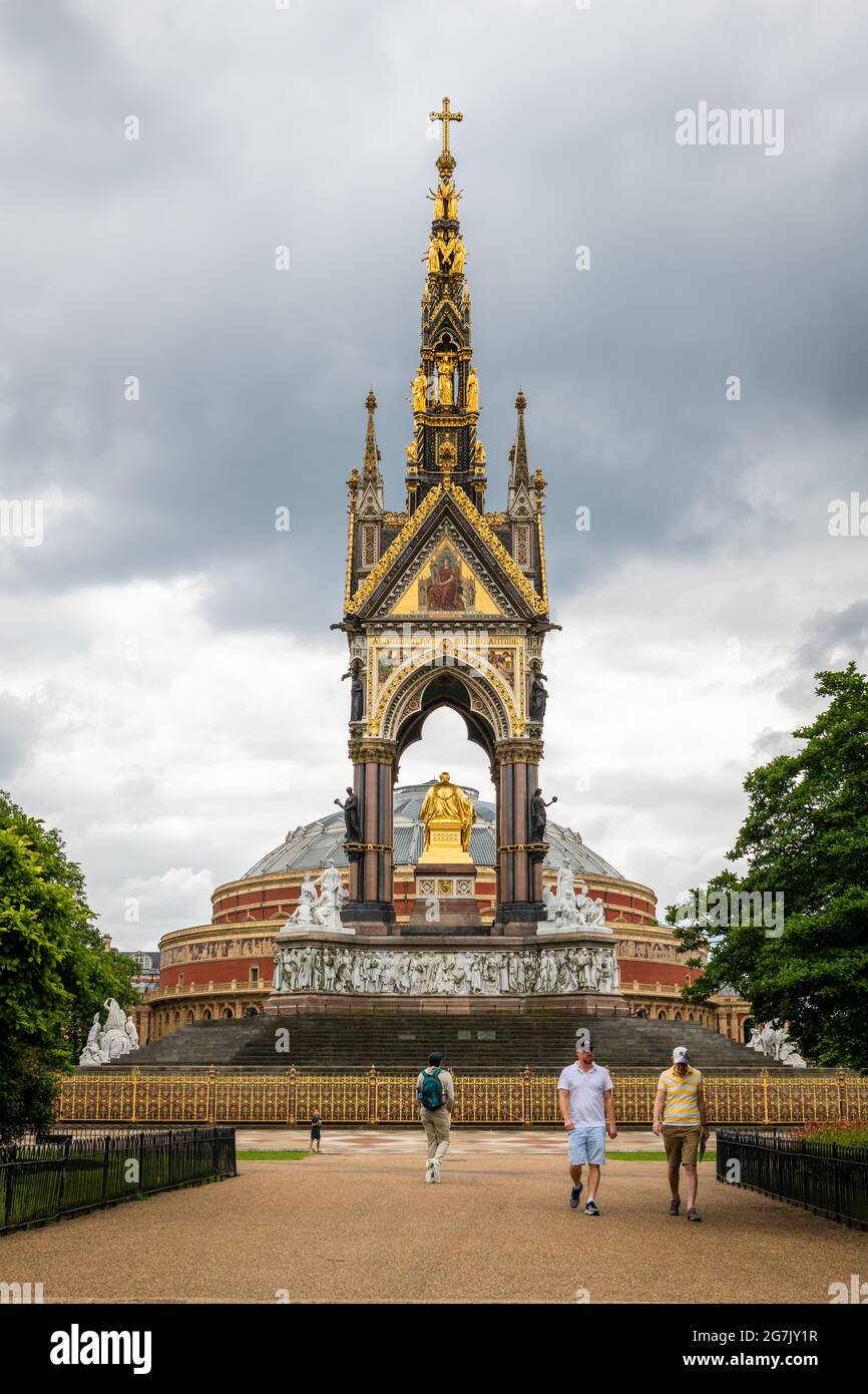 London. UK- 07.11.2021. The north side of the Albert Memorial with the Royal Albert Hall in the background. Stock Photo