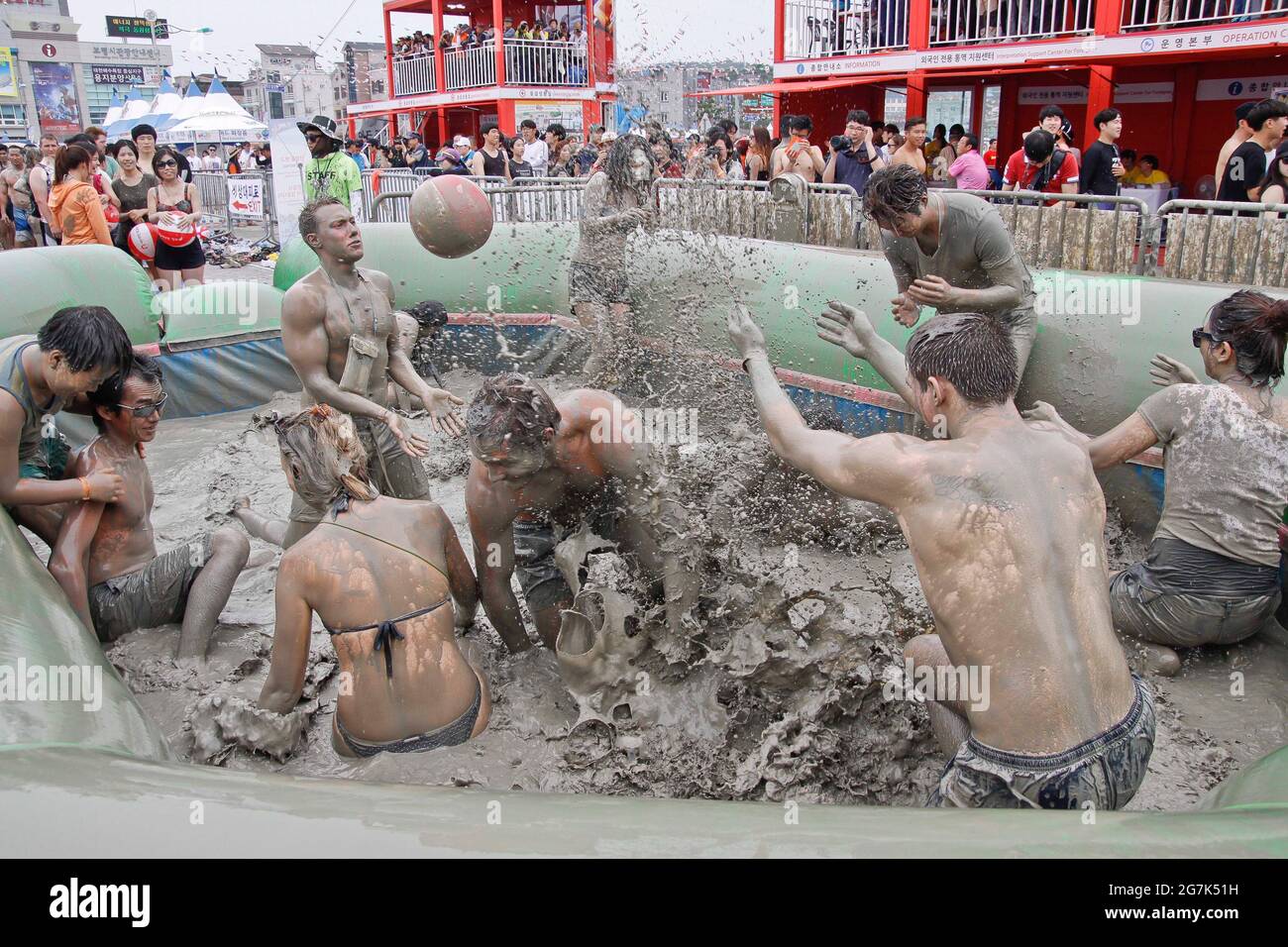 Mud Festival In Boryeong Hi res Stock Photography And Images Alamy mud-festival-in-boryeong-hi-res-stock-photography-and-images-alamy