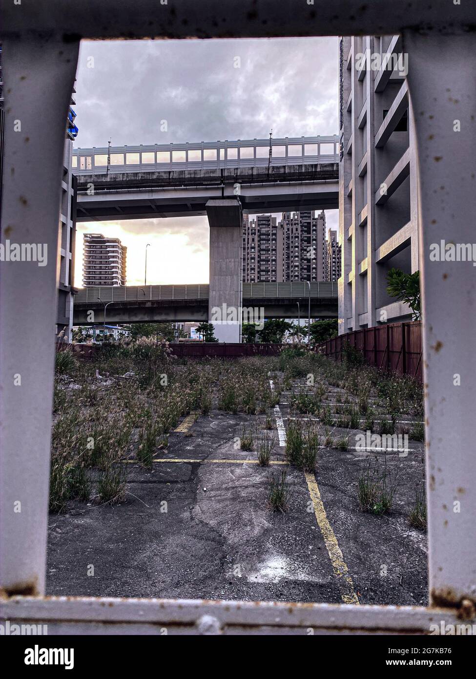 Vertical shot abandoned park hi-res stock photography and images - Alamy