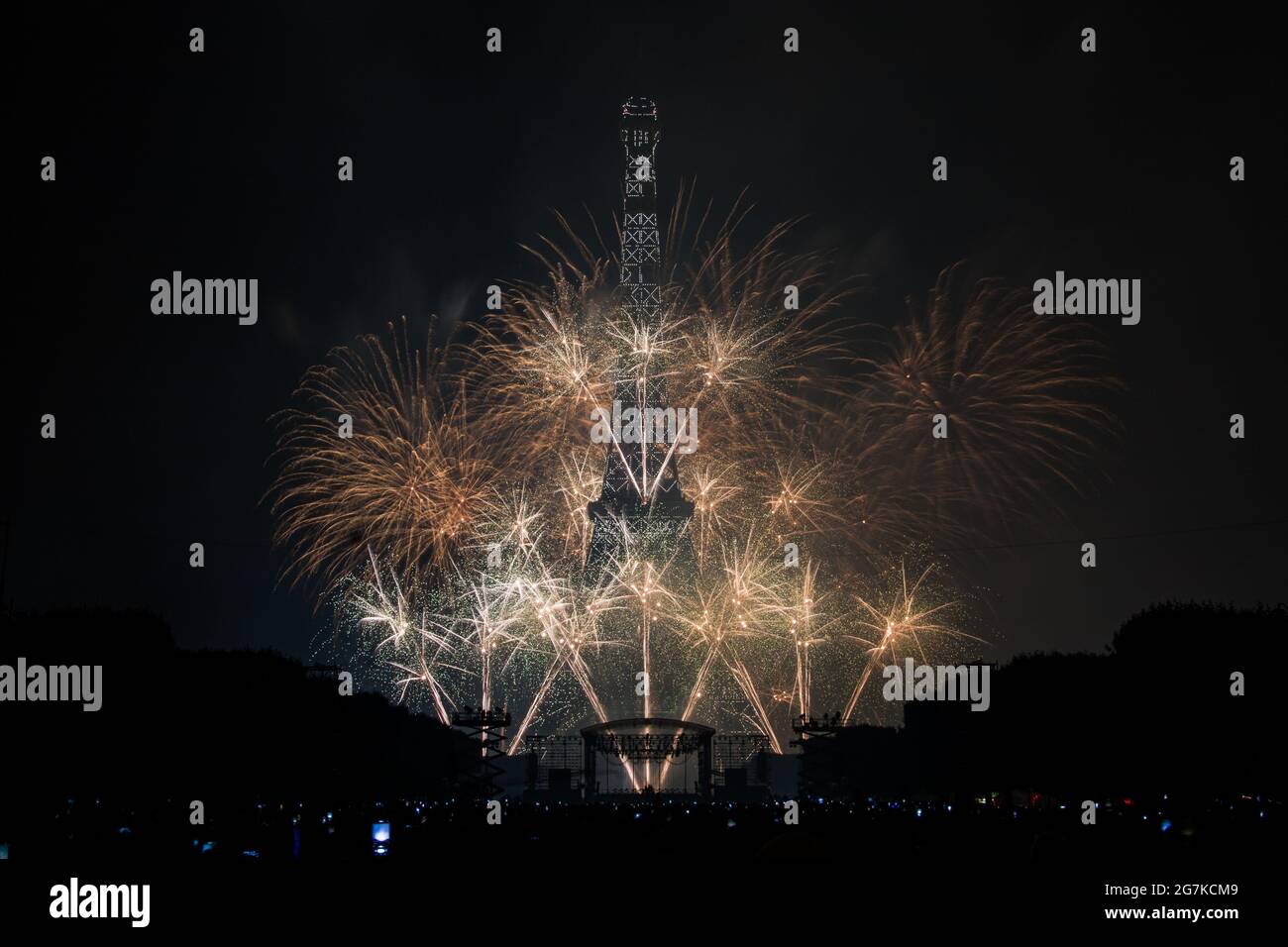 Bastille Day fireworks at the Eiffel Tower on July 14th 2021 - Pyrotechnics show for the French National Holiday in Paris during the Covid-19 pandemic Stock Photo