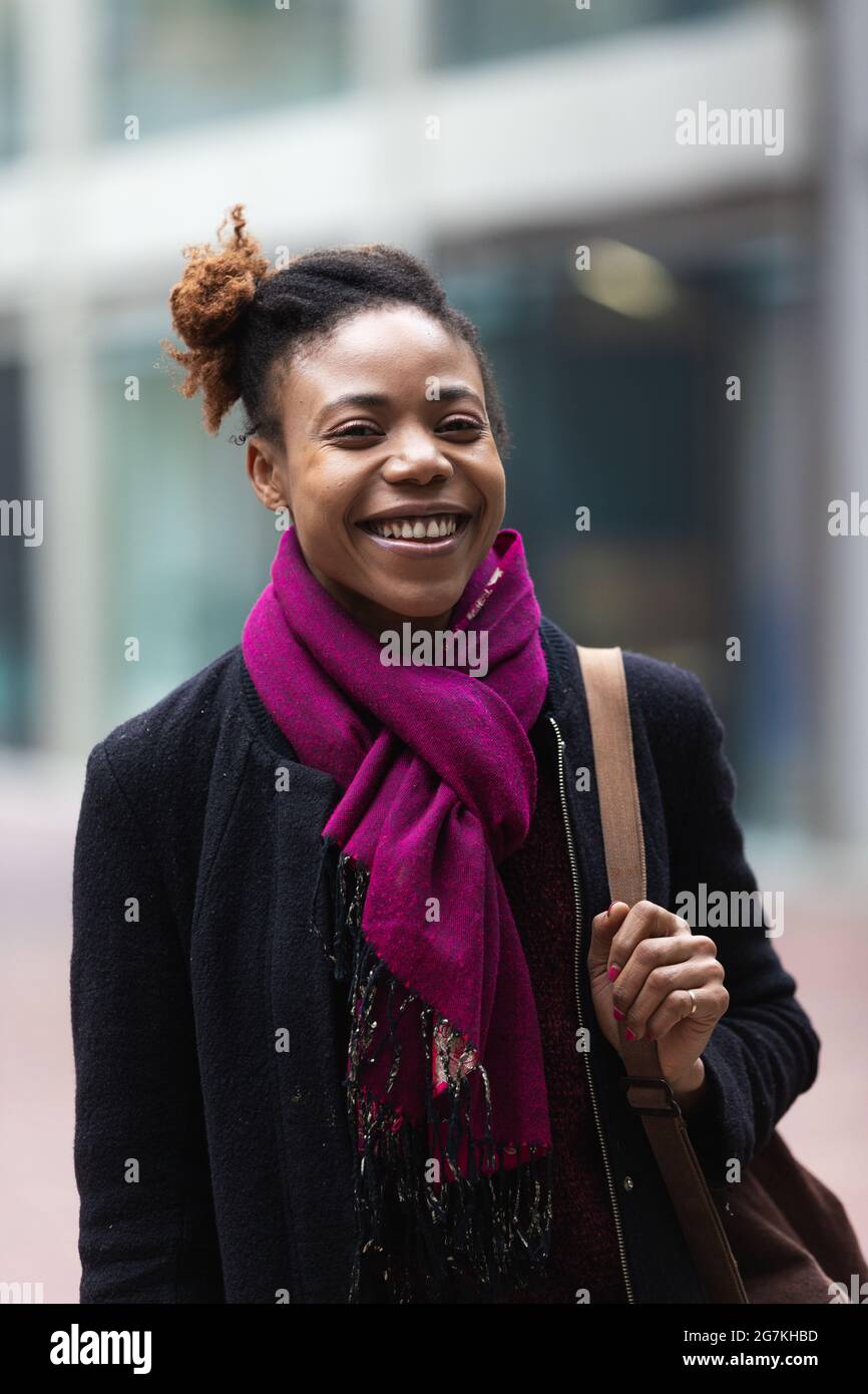 Portrait of black woman on the city street Stock Photo - Alamy