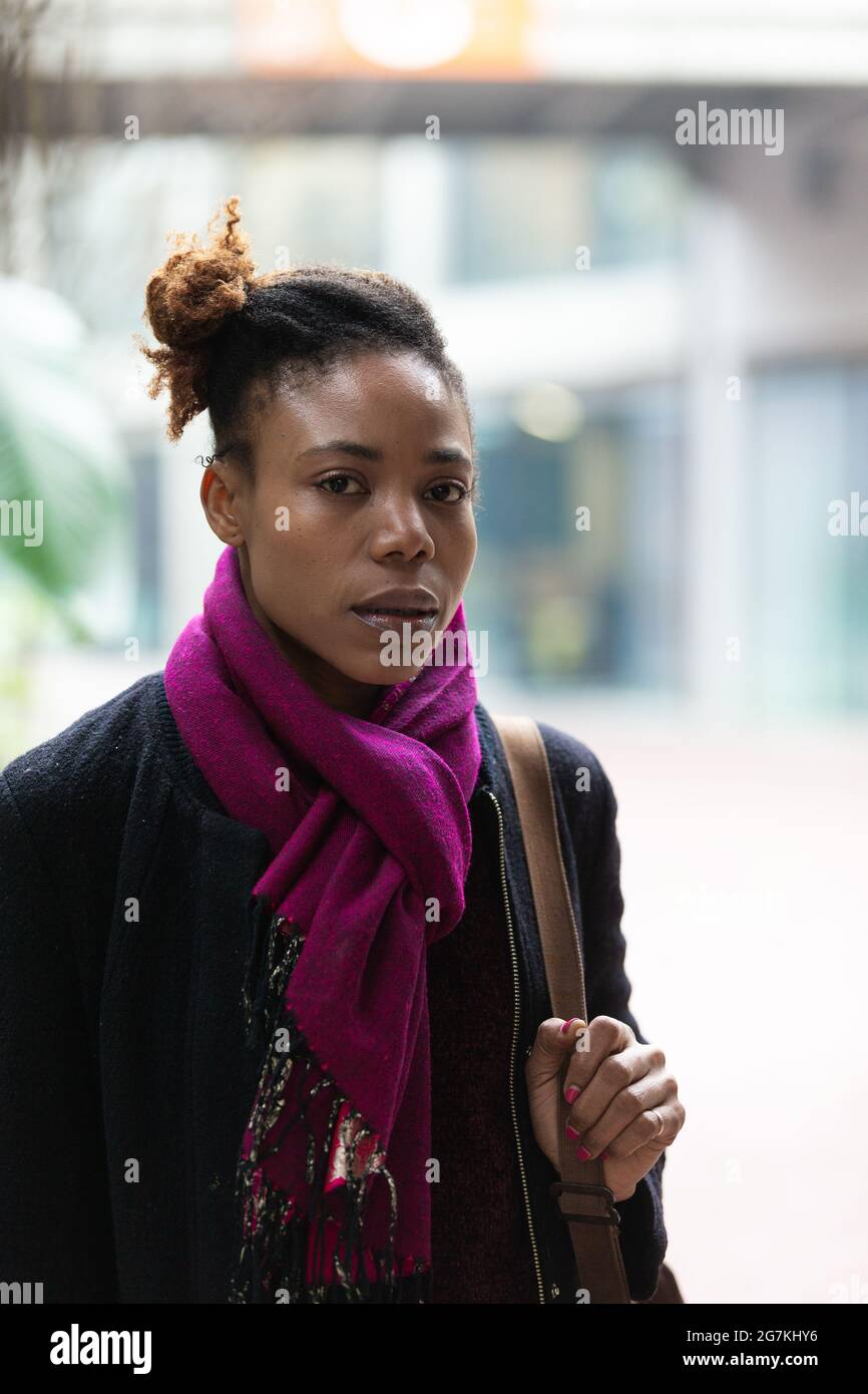Portrait of black woman on the city street Stock Photo - Alamy