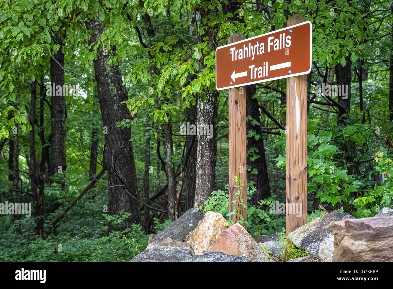 Trail sign to beautiful Trahlyta Falls at Vogel State Park in the North Georgia Mountains near Blairsville, Georgia. (USA) Stock Photo