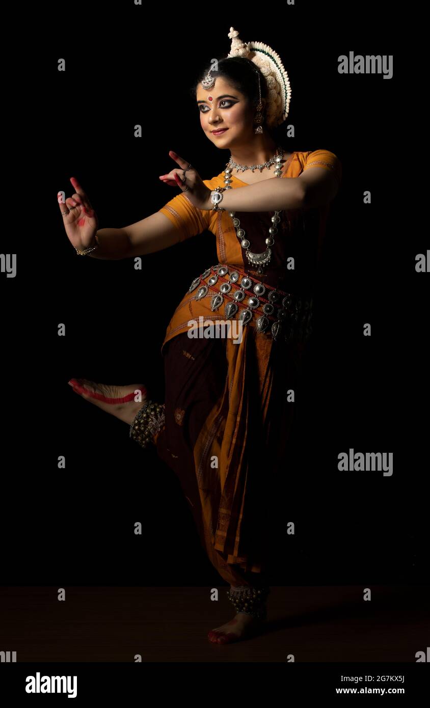 TemplePurohit.com - Lord Krishna in the Tribhanga pose. It is one of the  most elegant and beautiful postures in the Indian Classical dance forms.  Tribhaṅga or Tribunga is a (tri-bent pose) standing