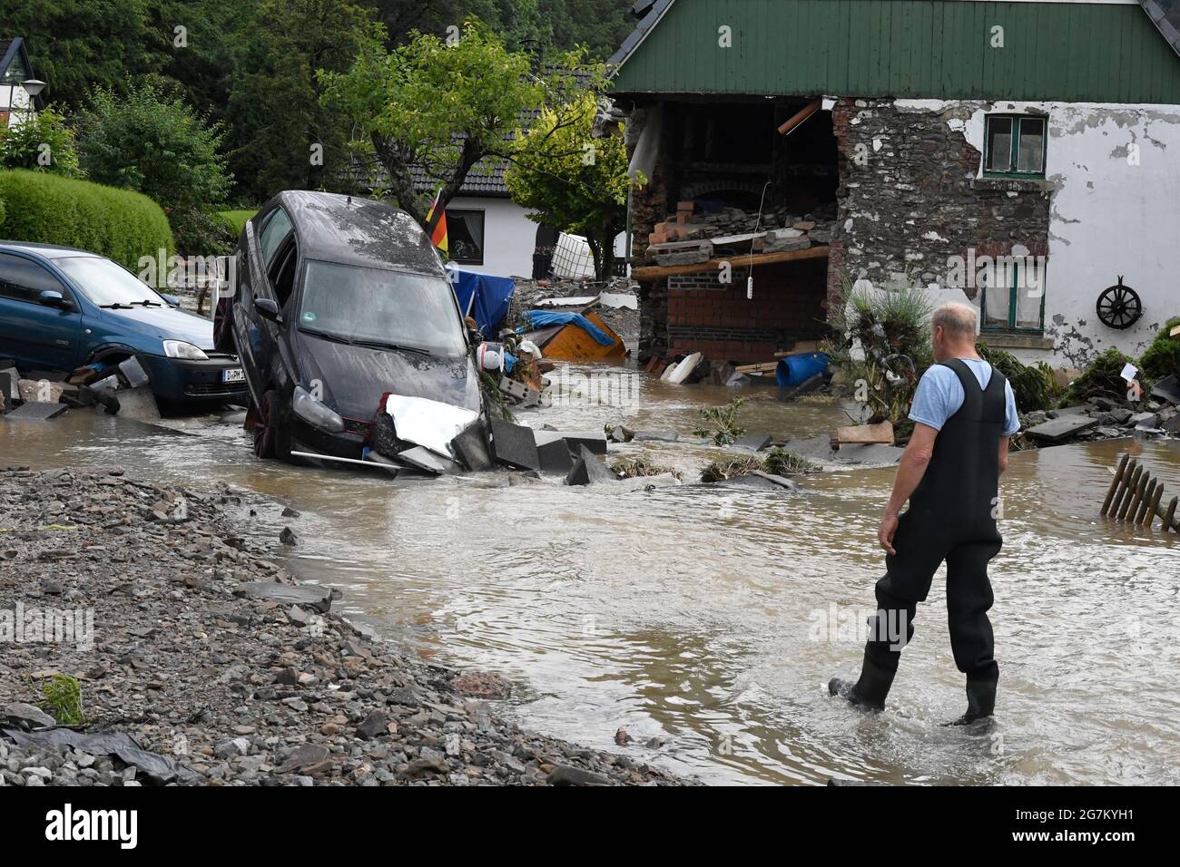 Hagen, Germany. 15th July, 2021. A resident looks at the damage caused by the flooding of the