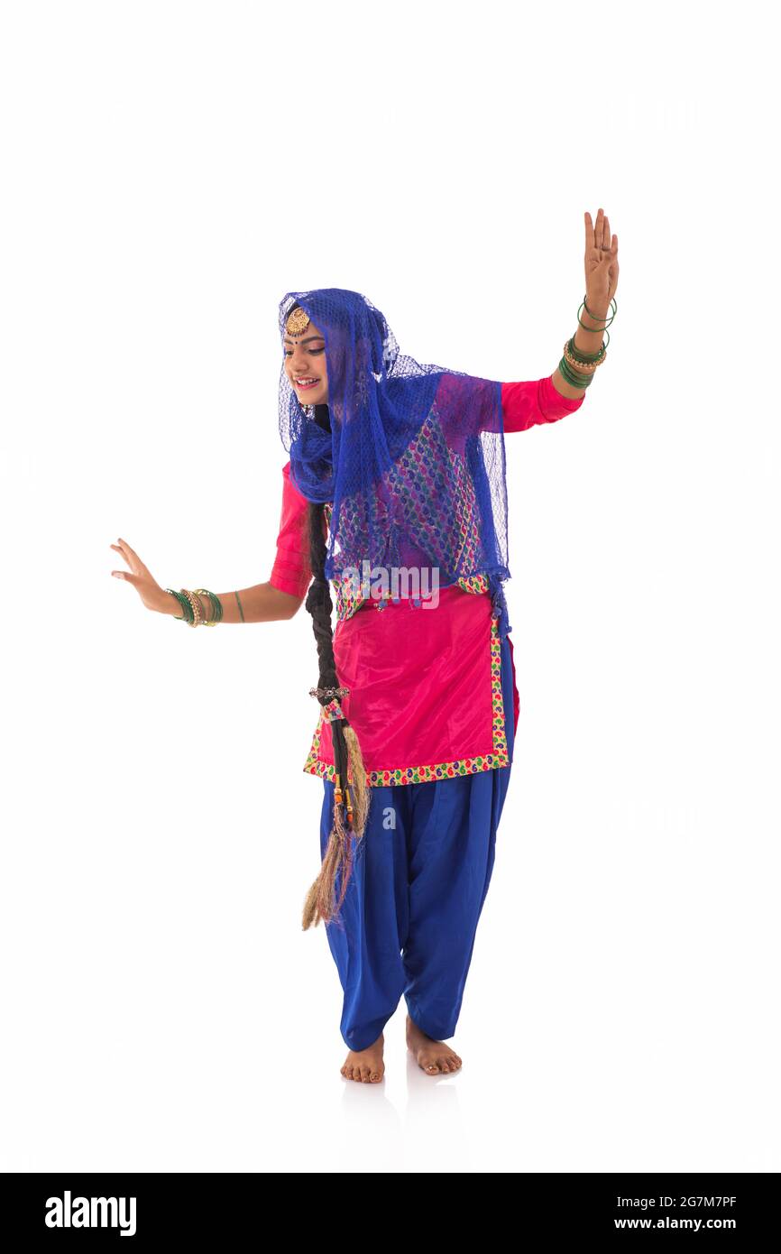 A Giddha dancer performing a Dance step Stock Photo - Alamy