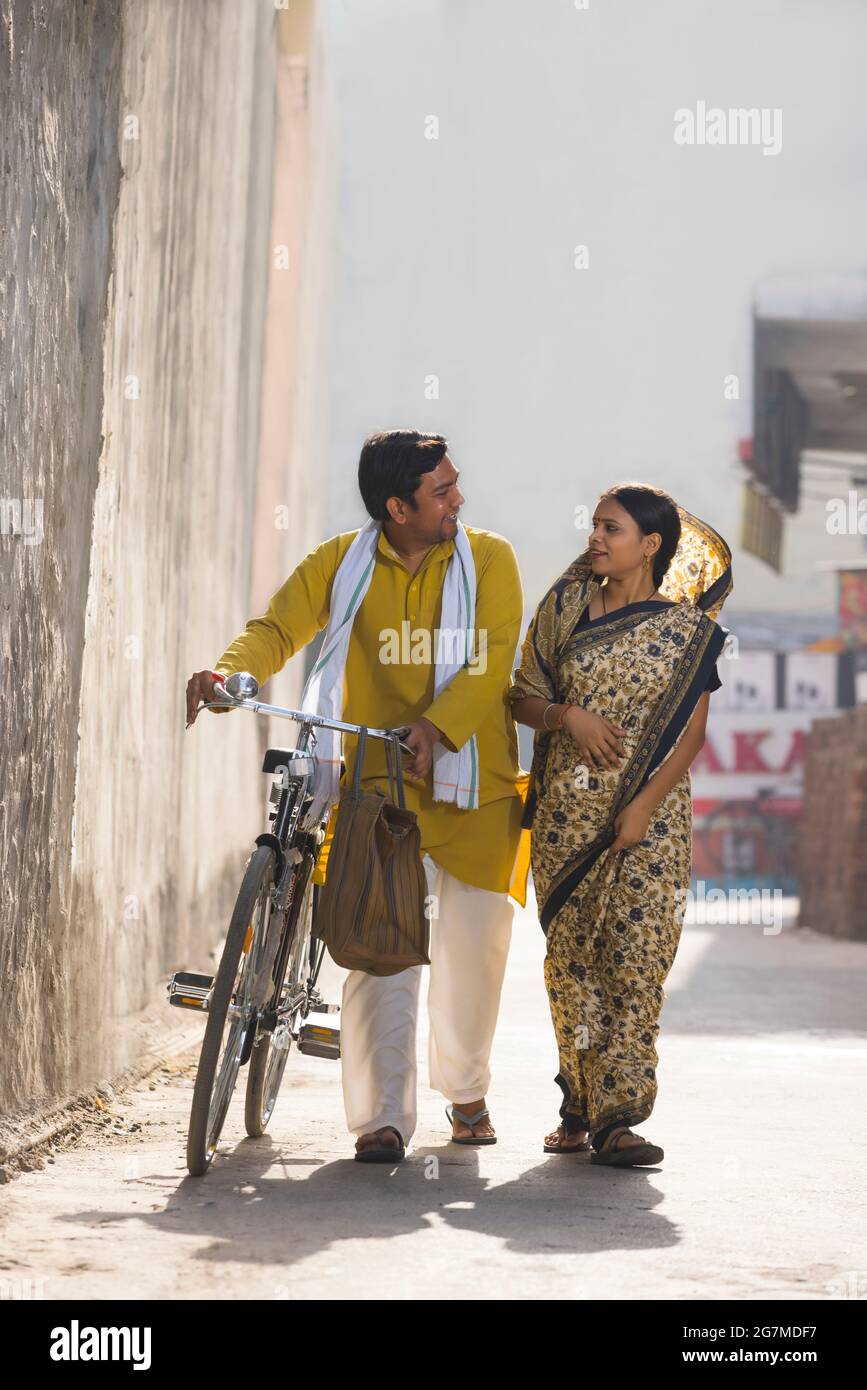 Indian rural family cycle hi-res stock photography and images - Alamy