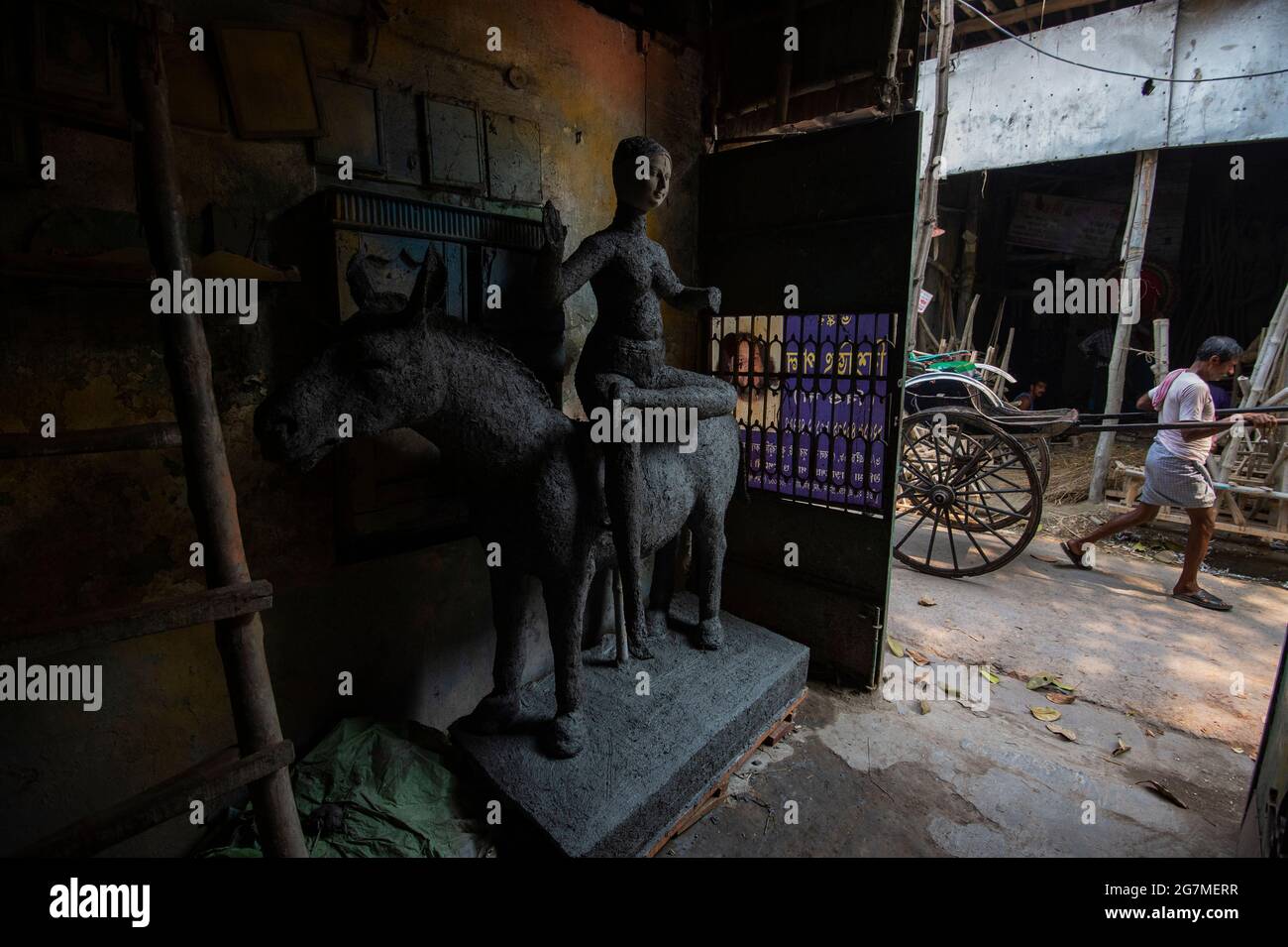 The settlement of Kumartuli - or 'potter locality' - lies besidethe Ganges in the older, northern part of Calcutta.Over 300 years old, today around 15 Stock Photo