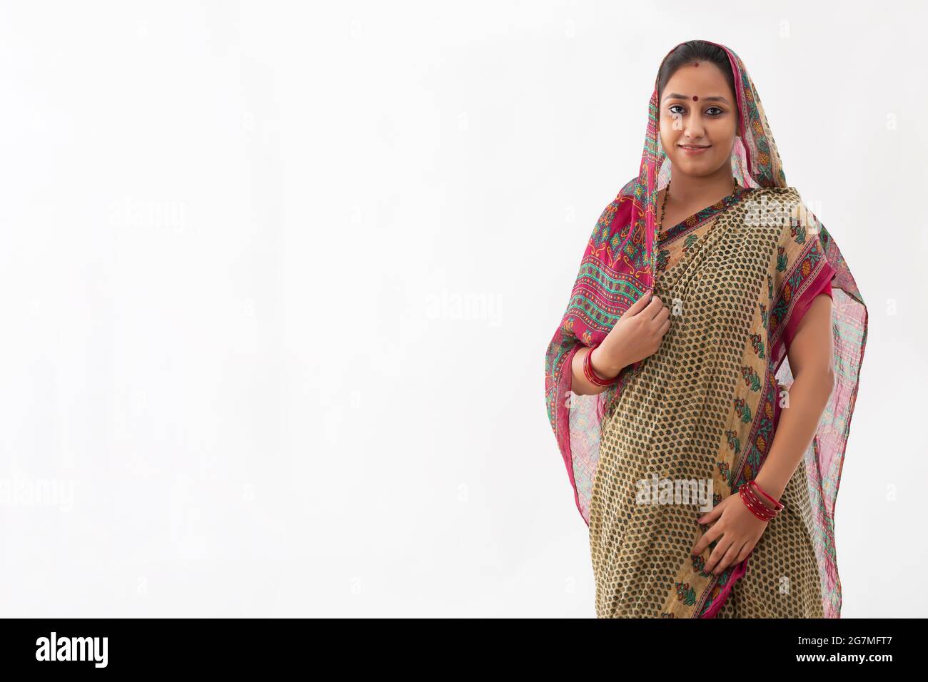 Indian rural villager housewife woman hi-res stock photography and ...