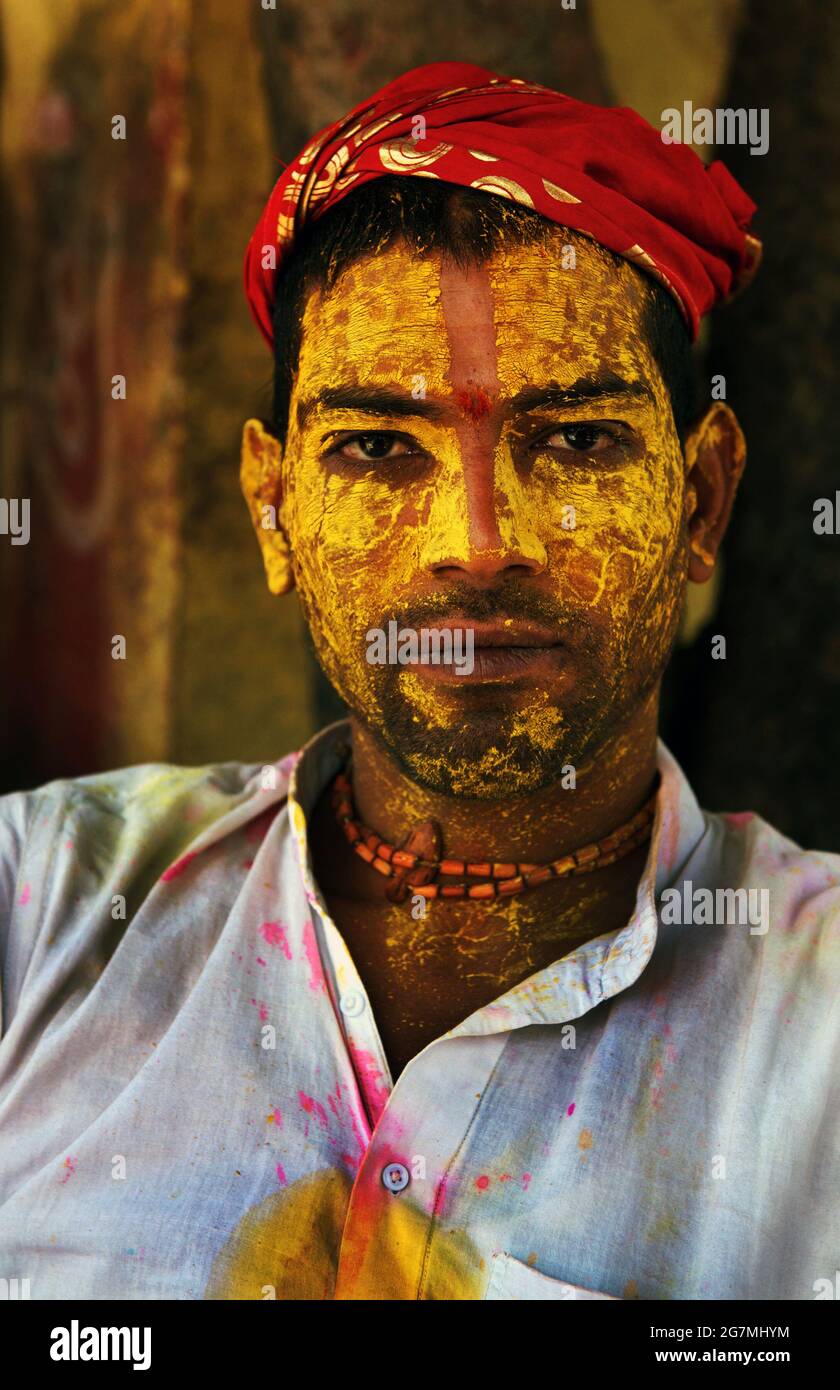 Portrait of a snake charmer. Men from Barsana raid the town whilst being assaulted with coloured water sprayed from rooftops, they are beaten by Nandg Stock Photo