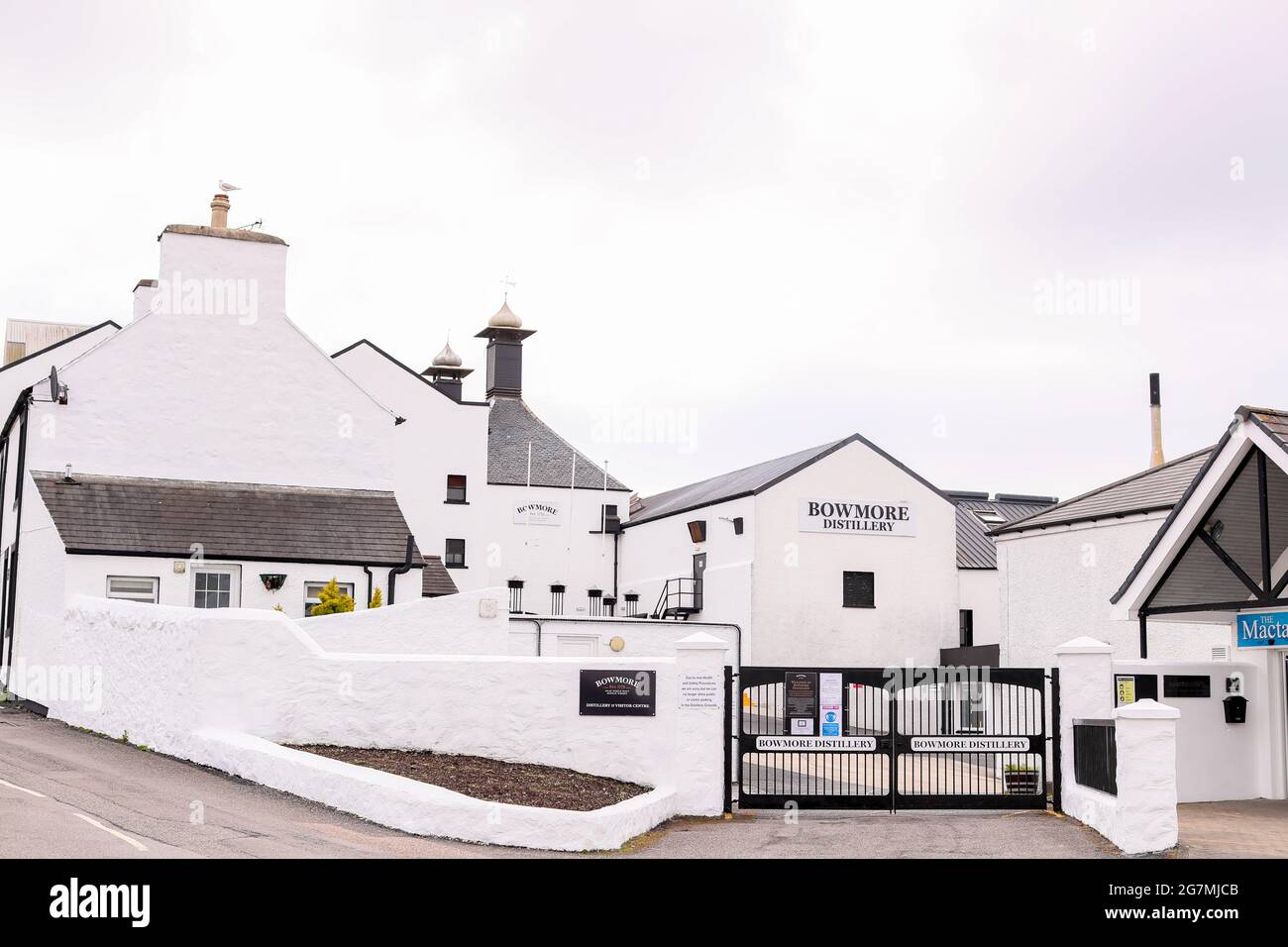 Bowmore Whisky Distillery in the town of Bowmore on the Isle of Islay of the west coast of Scotland. Stock Photo