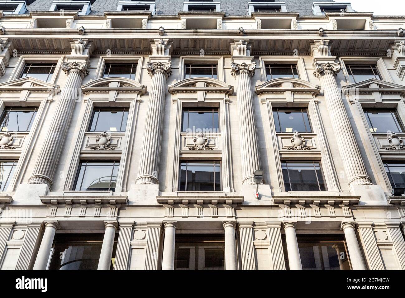Closeup of 1998 Portland stone facade at 75 King William Street, Bank