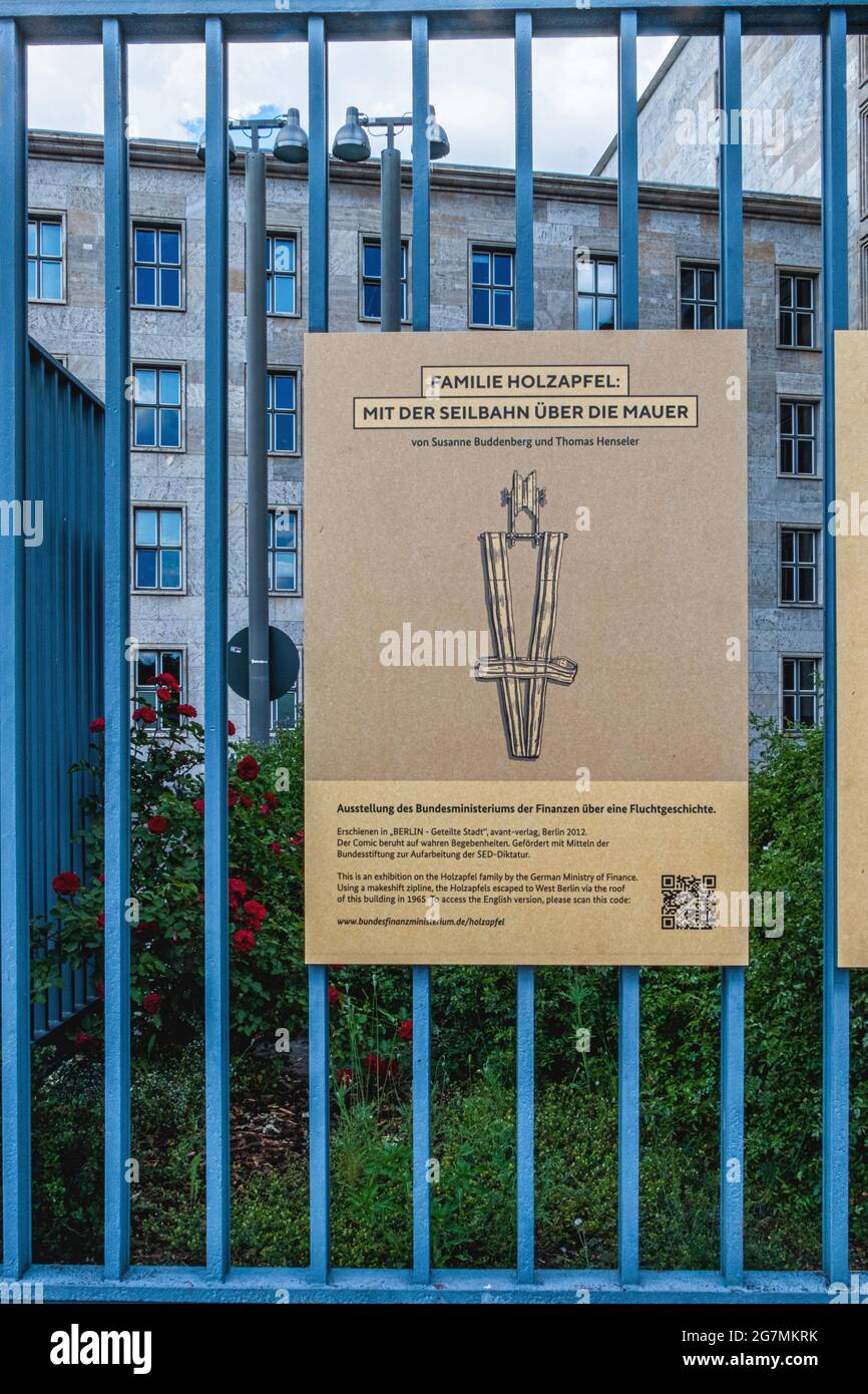 Board tells of escape of Holzapfel family over the Berlin Wall from the