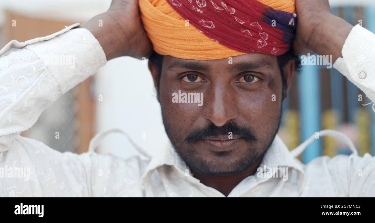 Indian man wearing turban north hi-res stock photography and images - Alamy