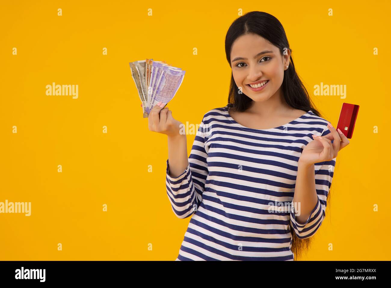 Money credit card hi-res stock photography and images - Alamy