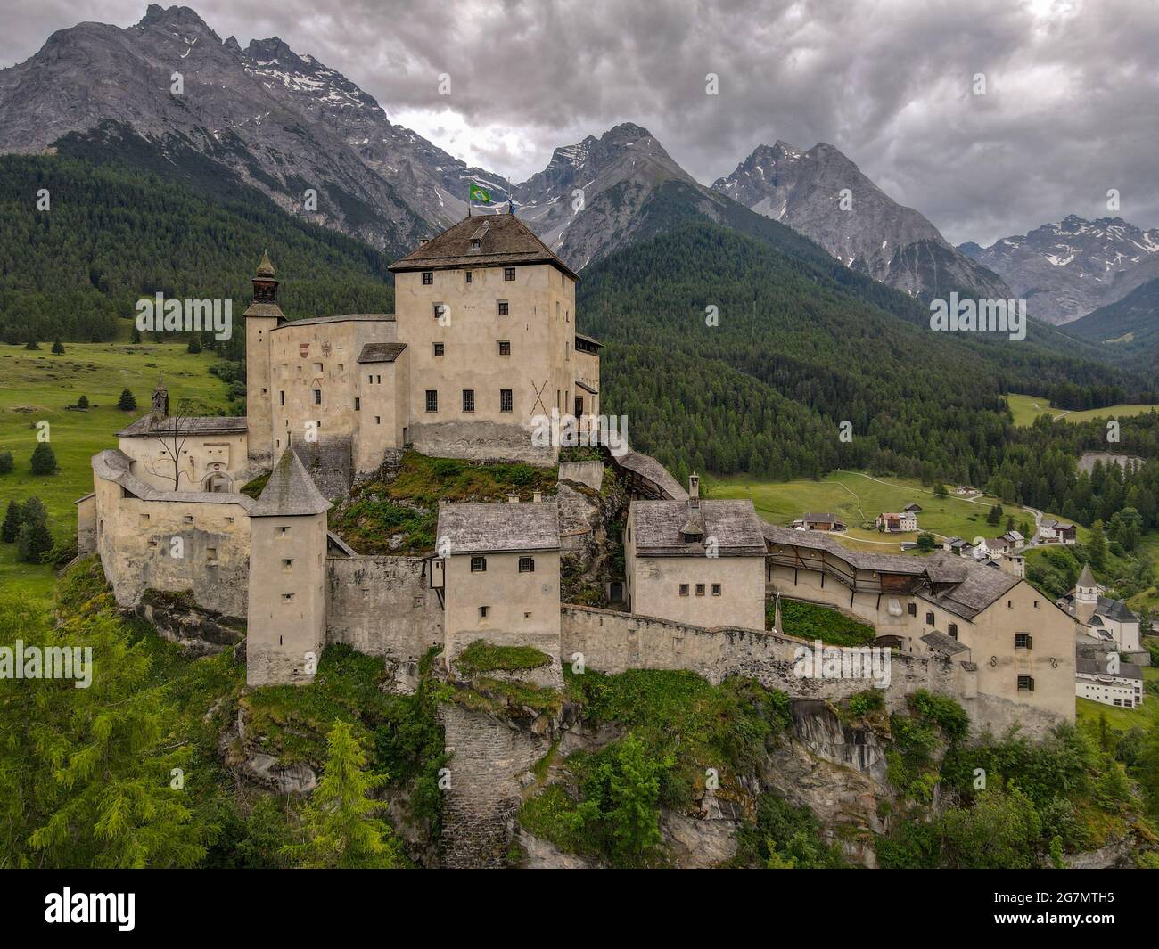 switzerland-tarasp-castle-hi-res-stock-photography-and-images-alamy