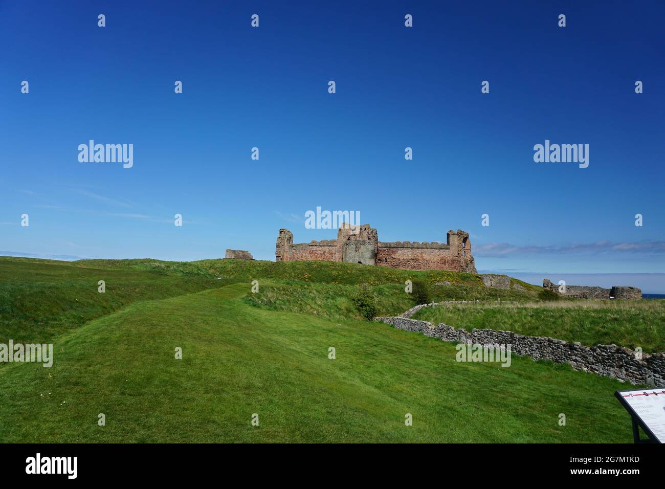 Curtain wall castle scotland hi-res stock photography and images - Alamy
