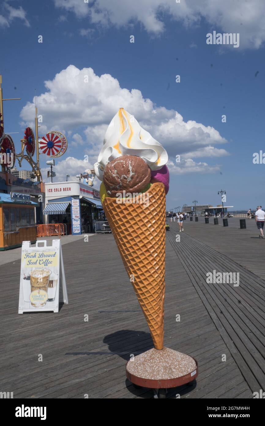 Giant Ice Cream Cone High Resolution Stock Photography and Images Alamy